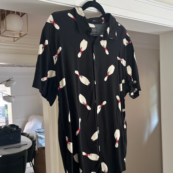 Men's GUESS Slim Fit Short Sleeve Collared Bowling Shirt - Size Men's L - Picture 3 of 14